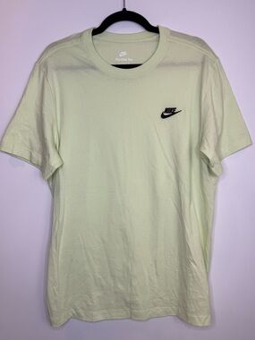 Nike Men’s Crew Neck T-Shirt in Lime Green size large